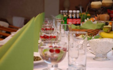 Stół z daniami